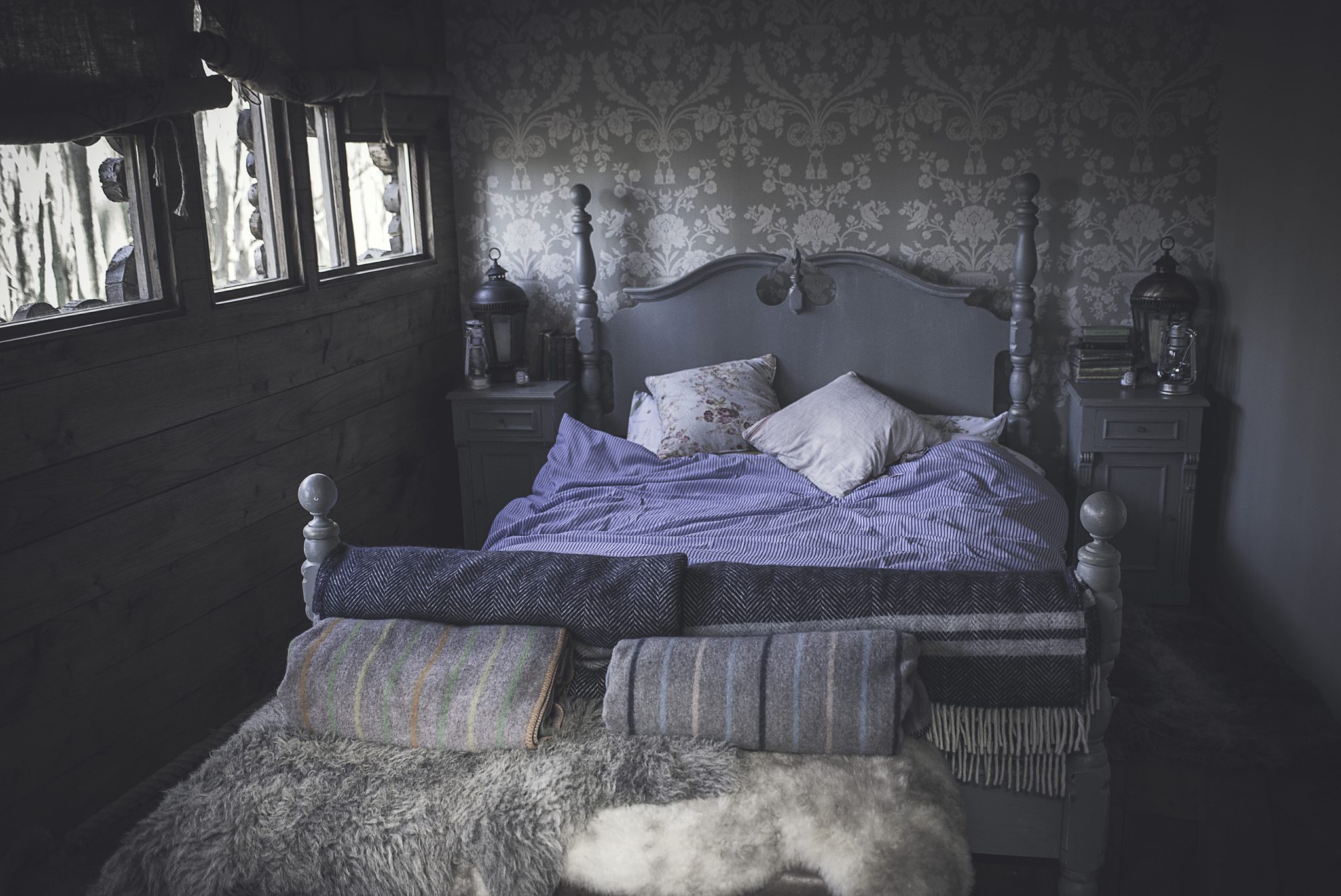 bed inside the woodcutters lodge